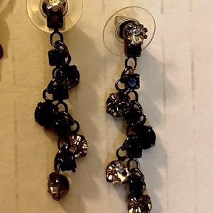 Sparkling vintage crystal black dangling earrings.